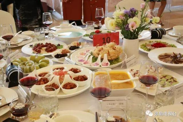 弥勒市旅游必去景点弥勒特点美食,云南弥勒美食百年老店