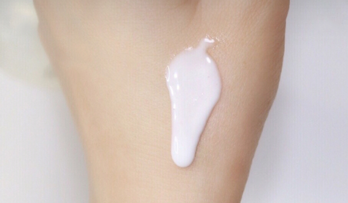 皮肤干燥起皮怎么办教你一招,口鼻周围皮肤干燥起皮是什么原因