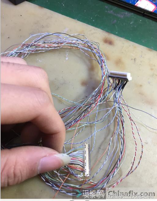 联想笔记本屏幕花屏是什么原因,联想笔记本花屏是什么原因导致的