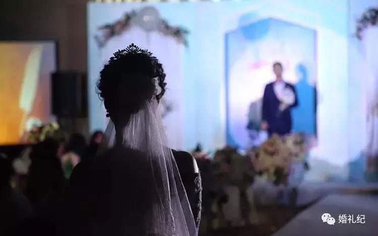 户外婚礼新郎创意出场方式,创意婚礼新郎出场方式有哪些