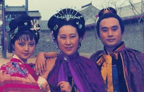 《红楼梦》一位下至三教九流上到侯门子弟通吃的社交高手