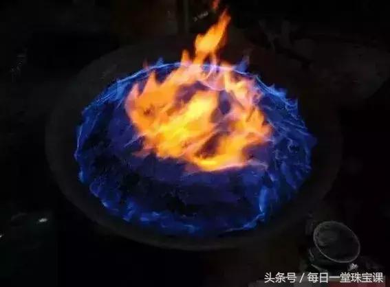 自己家里有大量黄金如何变现,如果挖到一吨黄金该怎么卖出去