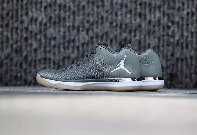 去他的脚踝保护吧，我就要低帮自由灵活