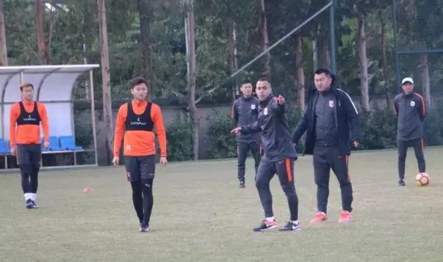 李霄鹏鲁能采访完整版,李霄鹏训练