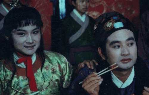 《红楼梦》一位下至三教九流上到侯门子弟通吃的社交高手