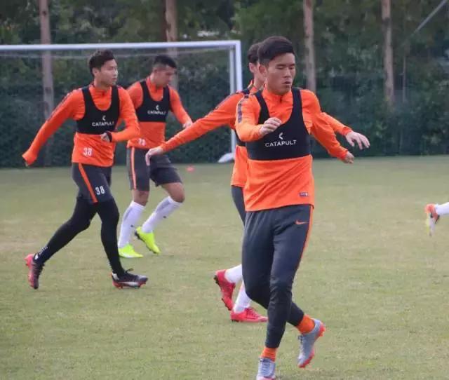 李霄鹏鲁能采访完整版,李霄鹏训练