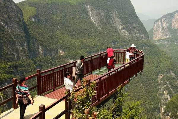 特别恐怖的玻璃栈道,中国最恐怖的栈道排名前十