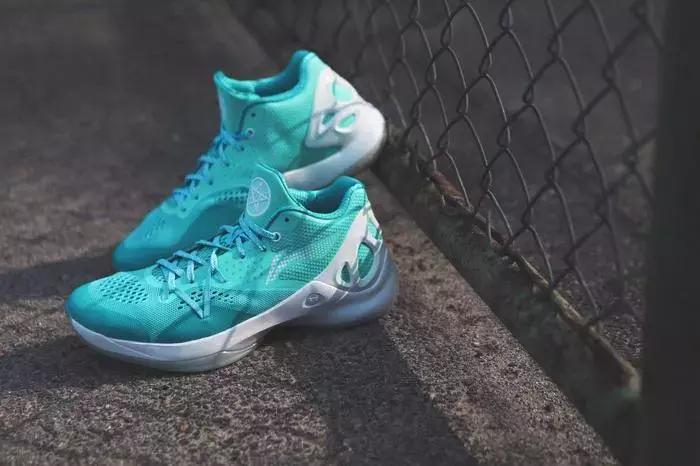 去他的脚踝保护吧，我就要低帮自由灵活