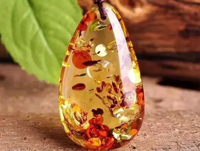 假琥珀蜜蜡用什么做的,假蜜蜡琥珀