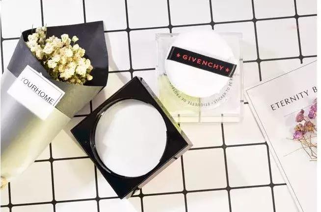 粉膏和同款散粉好评不断,定妆散粉好评榜一