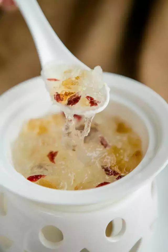 这个季节怎么做桃胶燕窝,桃胶雪莲燕窝做法