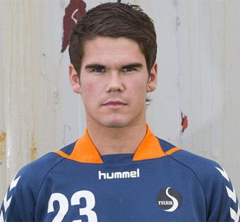 还记得2015年那个“画Z”的男孩吗？他带队获得了联赛冠军