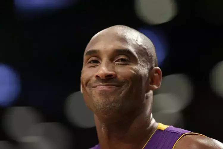 要不是球衣挂太高科比拿不到，勇士根本不会赢！