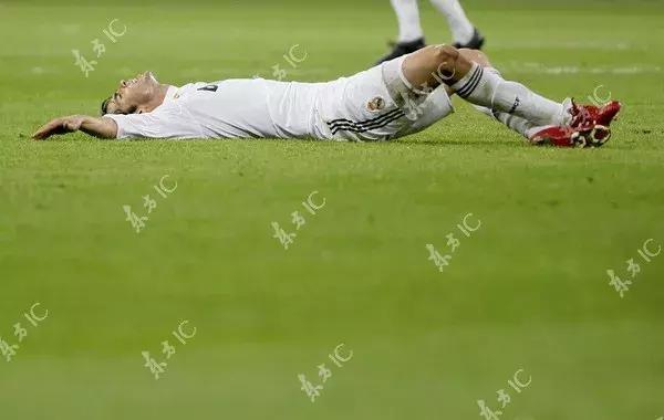 那个偷走人们初恋的足球美少男，终于在16年后说了分手！