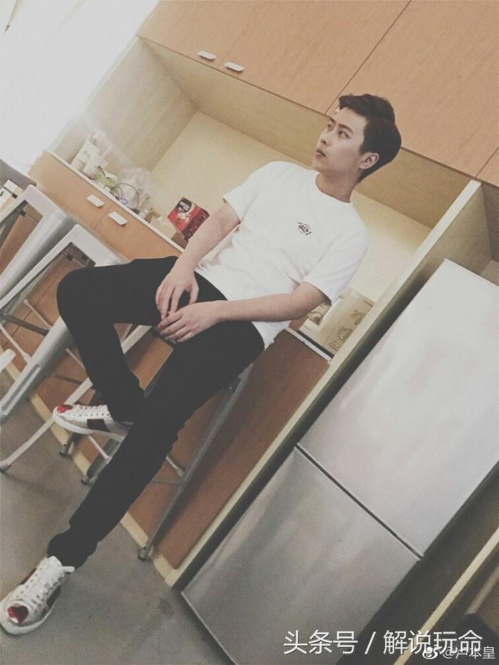 卢本伟吃鸡被证实开挂视频,卢本伟吃鸡外挂实锤视频