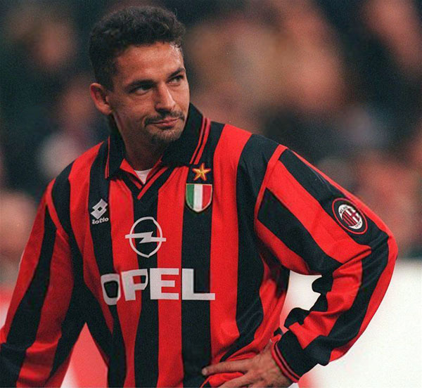 巴乔跟马尔蒂尼谁才是意大利老大,巴乔在老马尔蒂尼打了几场比赛