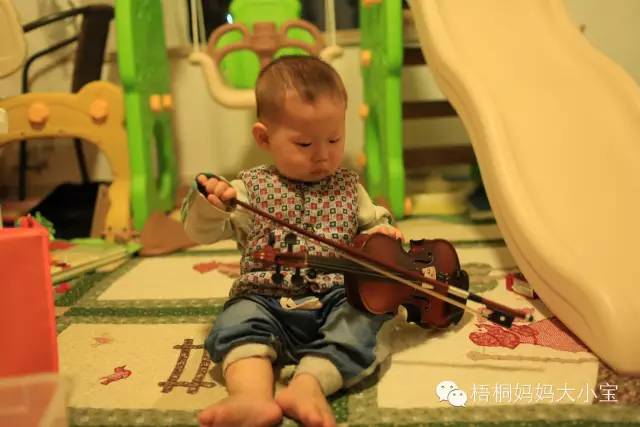 宝宝学走路用学步带还是学步车,宝宝学走路时用学步车还是学步带