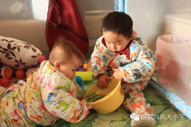 宝宝学走路用学步带还是学步车,宝宝学走路时用学步车还是学步带