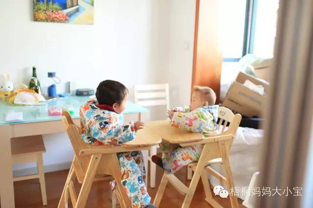 宝宝学走路用学步带还是学步车,宝宝学走路时用学步车还是学步带