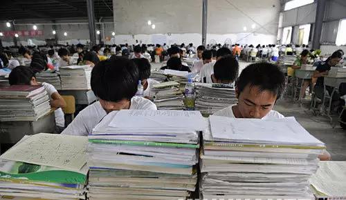 安徽这些地区高考生可降分录取,2022安徽高考文科分数线会降吗