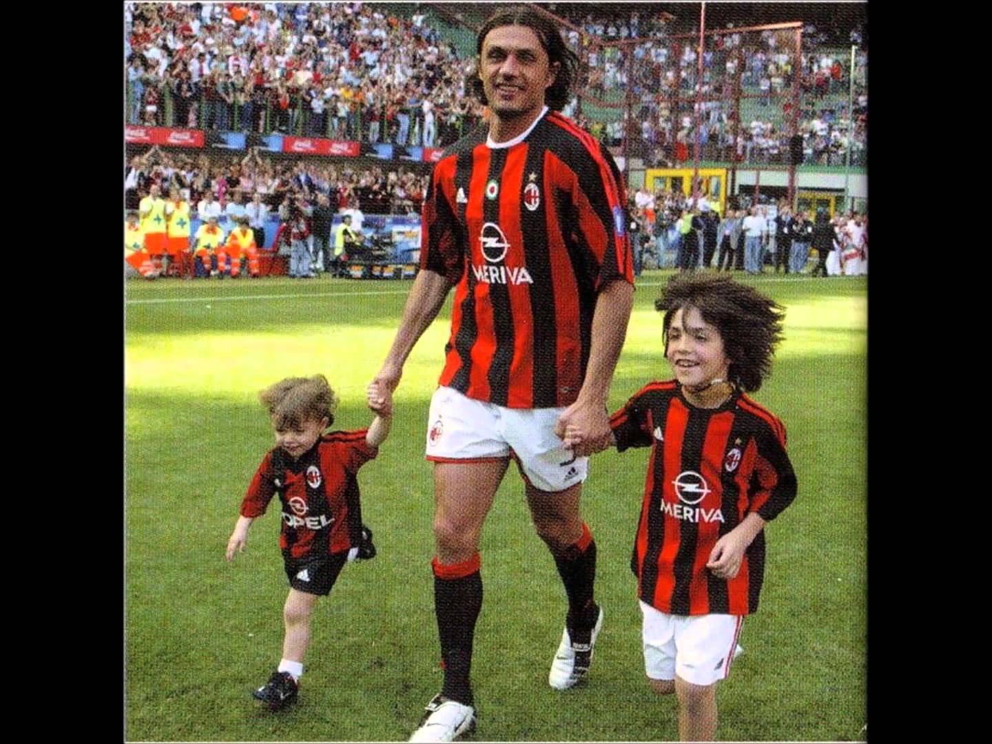 巴乔跟马尔蒂尼谁才是意大利老大,巴乔在老马尔蒂尼打了几场比赛