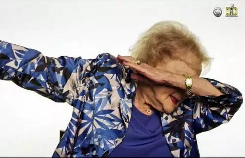 近期爆火氛围感拍照姿势,团队拍照的姿势大全