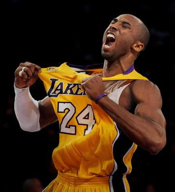 科比青春未散场传奇永不落寞,科比坚定的眼神让人感动和心疼