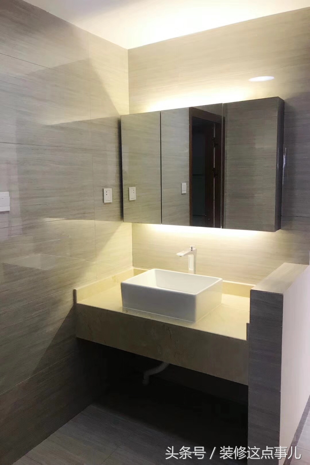 门口卫生间吊灯效果图,新房进门灯装修风格简约大气