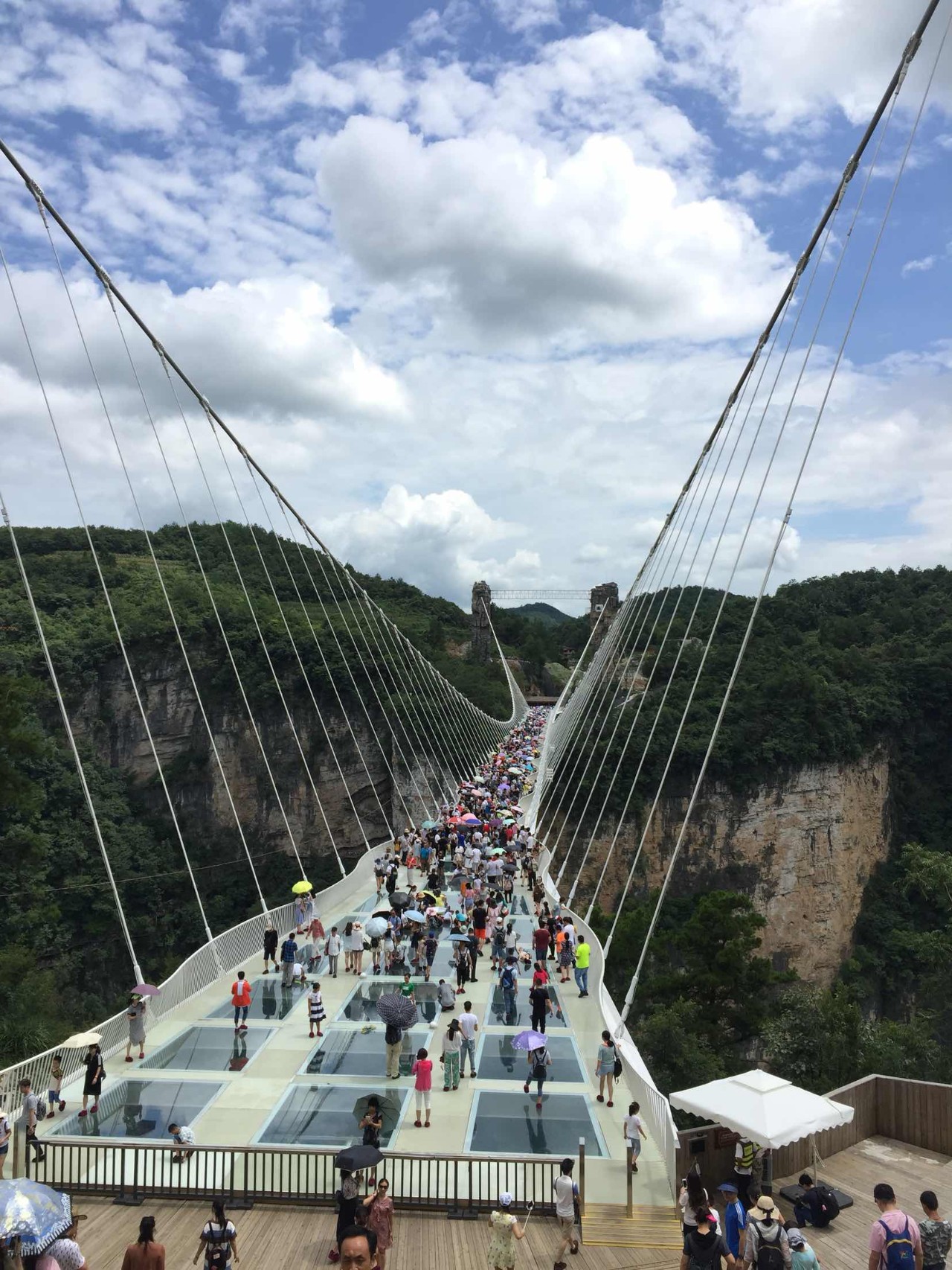 中国最美最刺激的10座玻璃桥，敢约吗？