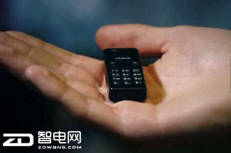 世界上最小的手机大拇指怎么按都容易误操作