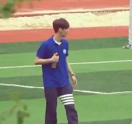 林更新鹿晗红色外套,鹿晗为什么出门水杯不离手