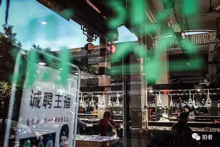 “月破百万不是梦”｜玉器市场的直播风云