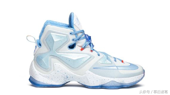 杜兰特和科比球鞋,科比姿势变化