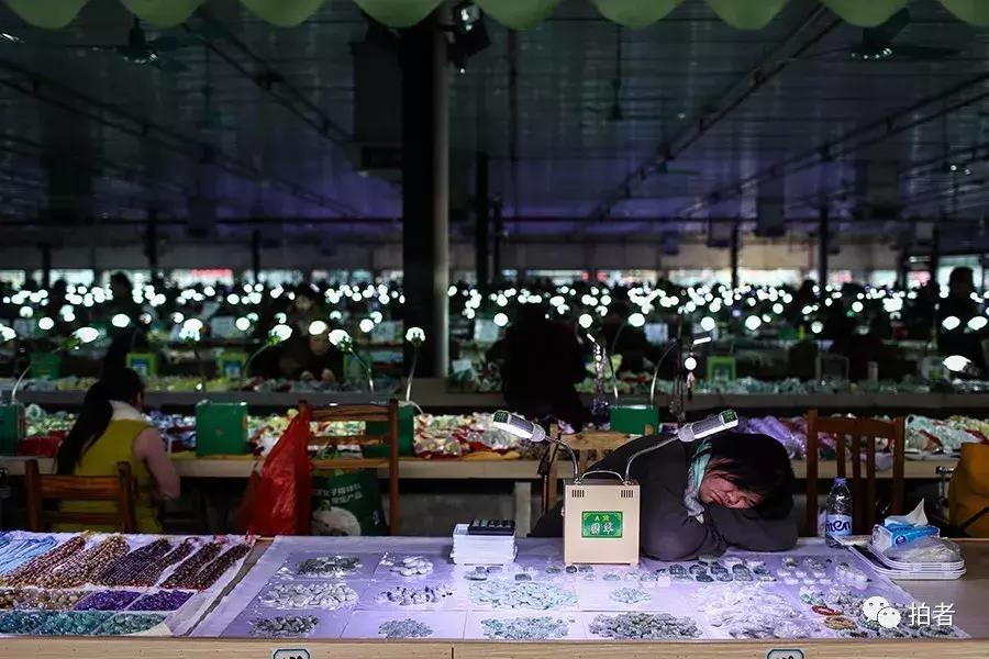 “月破百万不是梦”｜玉器市场的直播风云