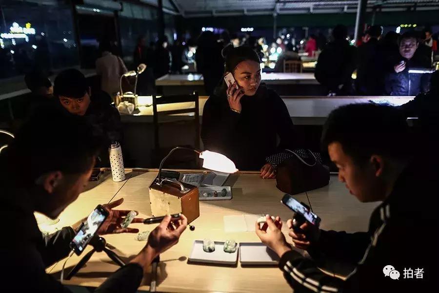 “月破百万不是梦”｜玉器市场的直播风云