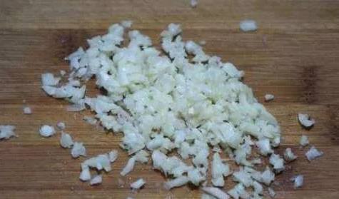 小孩咳嗽吃蒜头煮水有效吗,大蒜治咳嗽妙招小儿