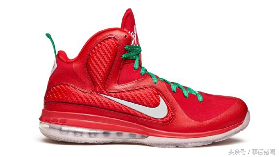 杜兰特和科比球鞋,科比姿势变化