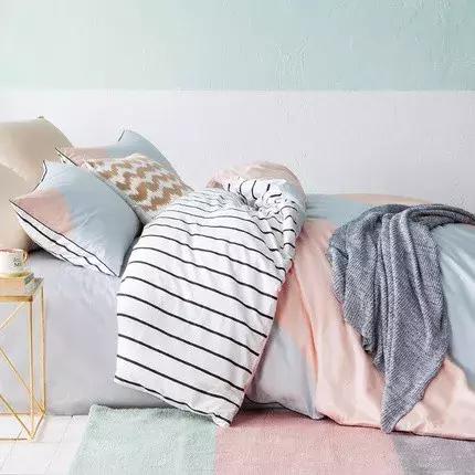 床上四件套和被子哪个贵,床上四件套100多和300多区别