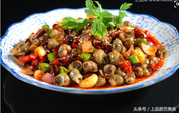 在河边捡田螺炒田螺好吃,炒田螺不带田螺盖的办法