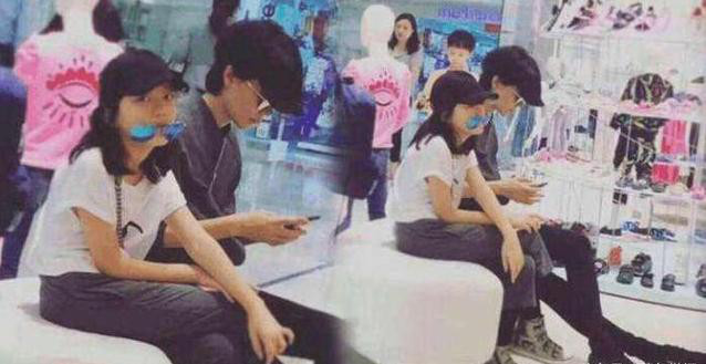 李嫣自信洒脱挺有星范,李嫣打扮时尚气质赶超王菲