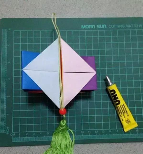 手工灯笼幼儿园手工制作新年元旦,迎接新年的剪纸灯笼