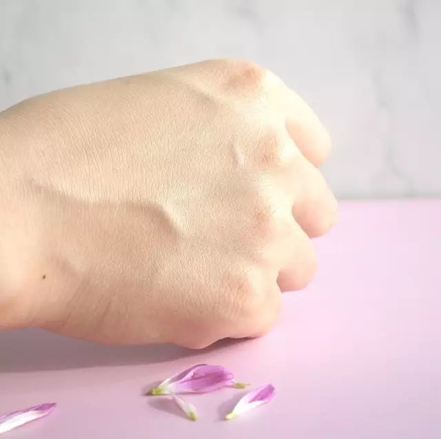 yslniki气垫和阿玛尼蓝气垫测评,ysl气垫推荐公认好用第一名测评