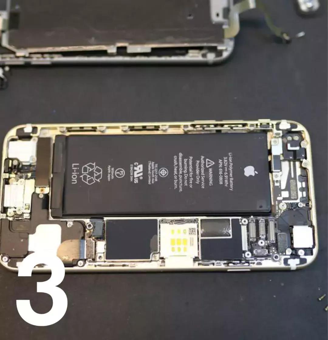 所以你们在朋友圈祈愿圣诞帽未能如愿之后，自己给自己P了一顶？