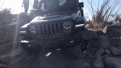 jeep牧马人爆改过的越野视频,全新换代jeep牧马人角斗士试驾