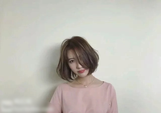 如何剪一款美感十足的波波头发型,剪个简单的波波头简约大气又时尚