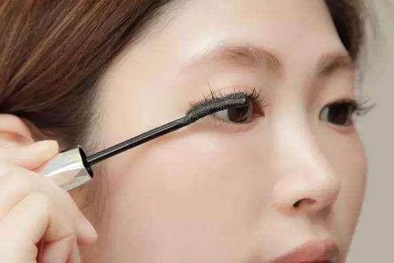 睫毛短小又稀疏，几招教你浓密卷翘起来