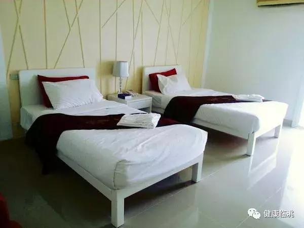 指甲有凹陷是什么原因引起的,中指甲凹陷是什么原因引起的