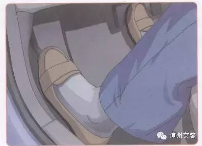 豪雨展开车轮战，快来get涉水行车新技能！