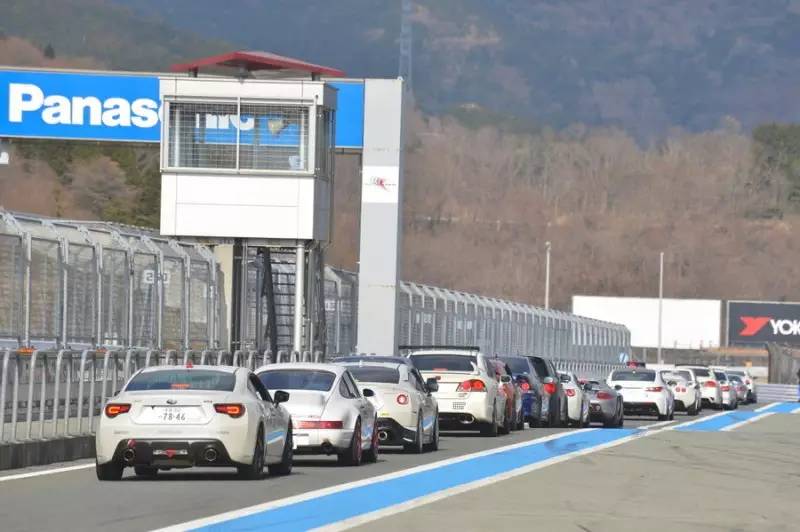 车闻联播伪装不撤，“友谊的小船说翻就翻”！