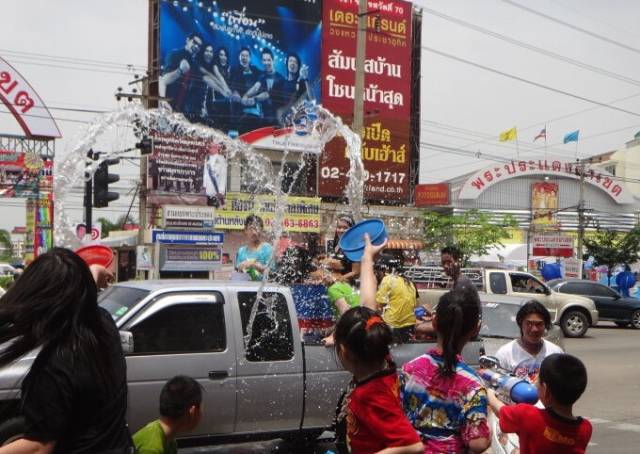 火线狂欢值得买吗,火线狂欢节游戏视频